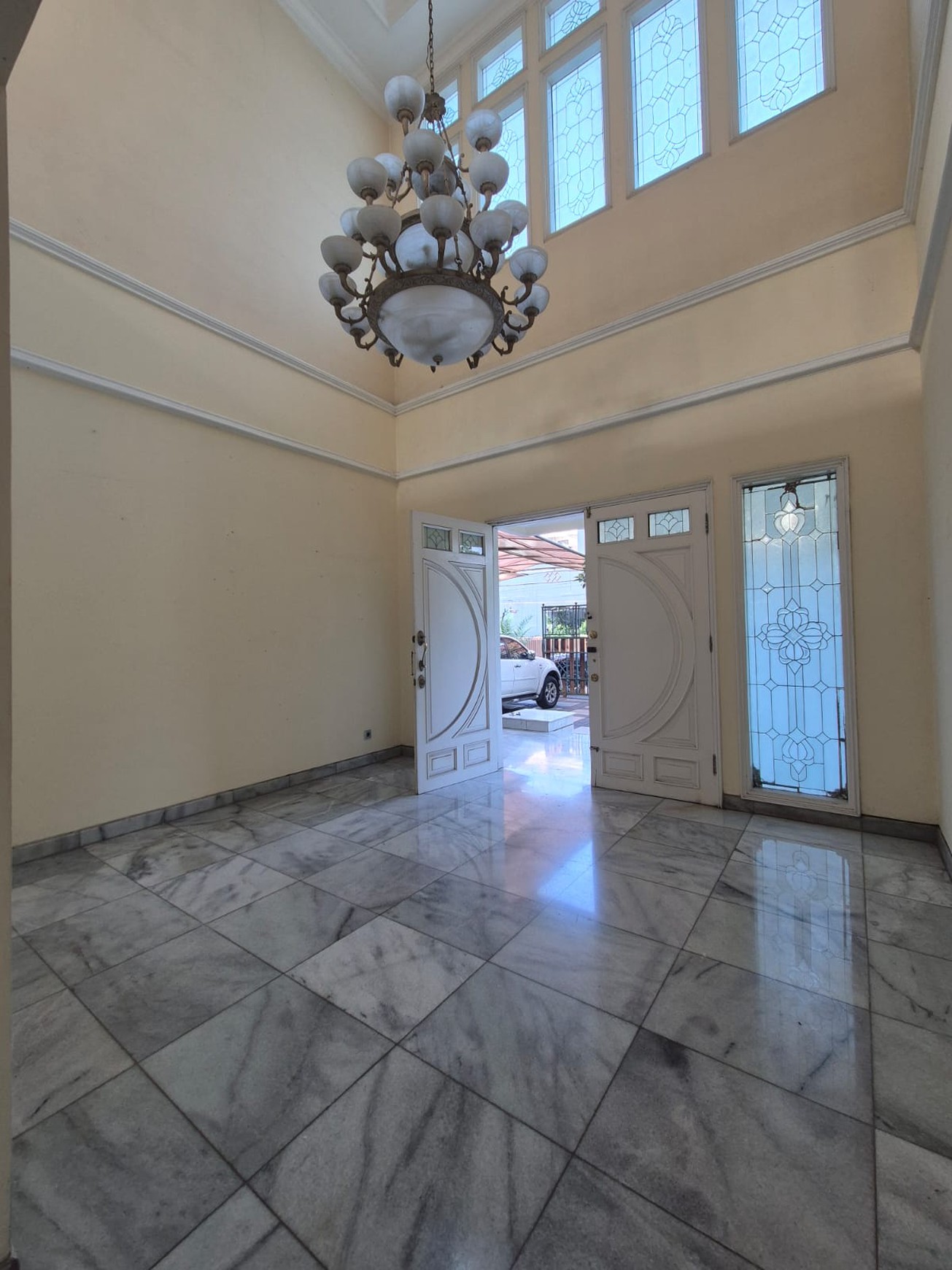 Hunian nyaman dengan S. Pool private di lebak bulus jakarta