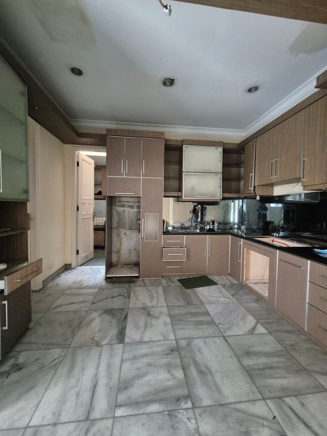 Hunian nyaman dengan S. Pool private di lebak bulus jakarta