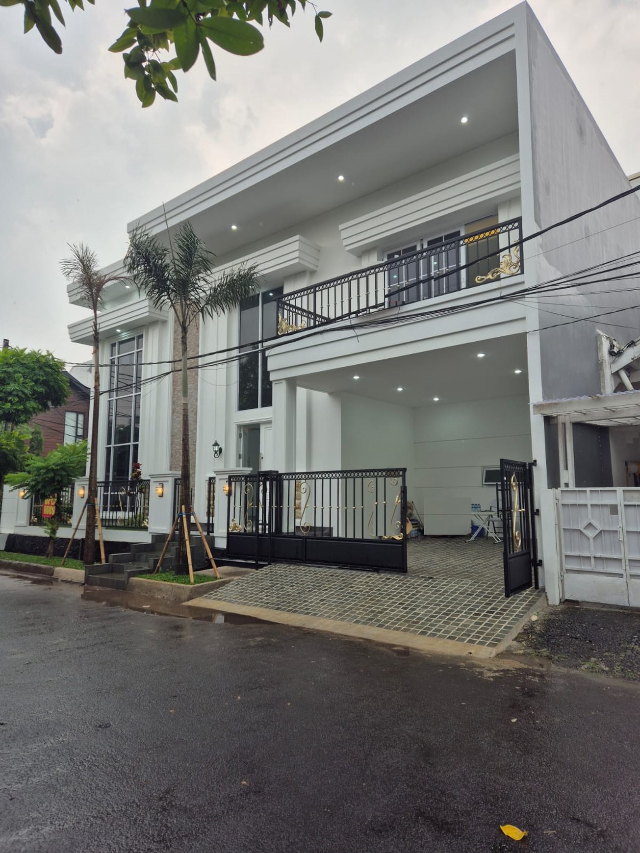 Rumah brand New, Luxury bagus, Kemanan 24 Jam di Bintaro Sektor 9