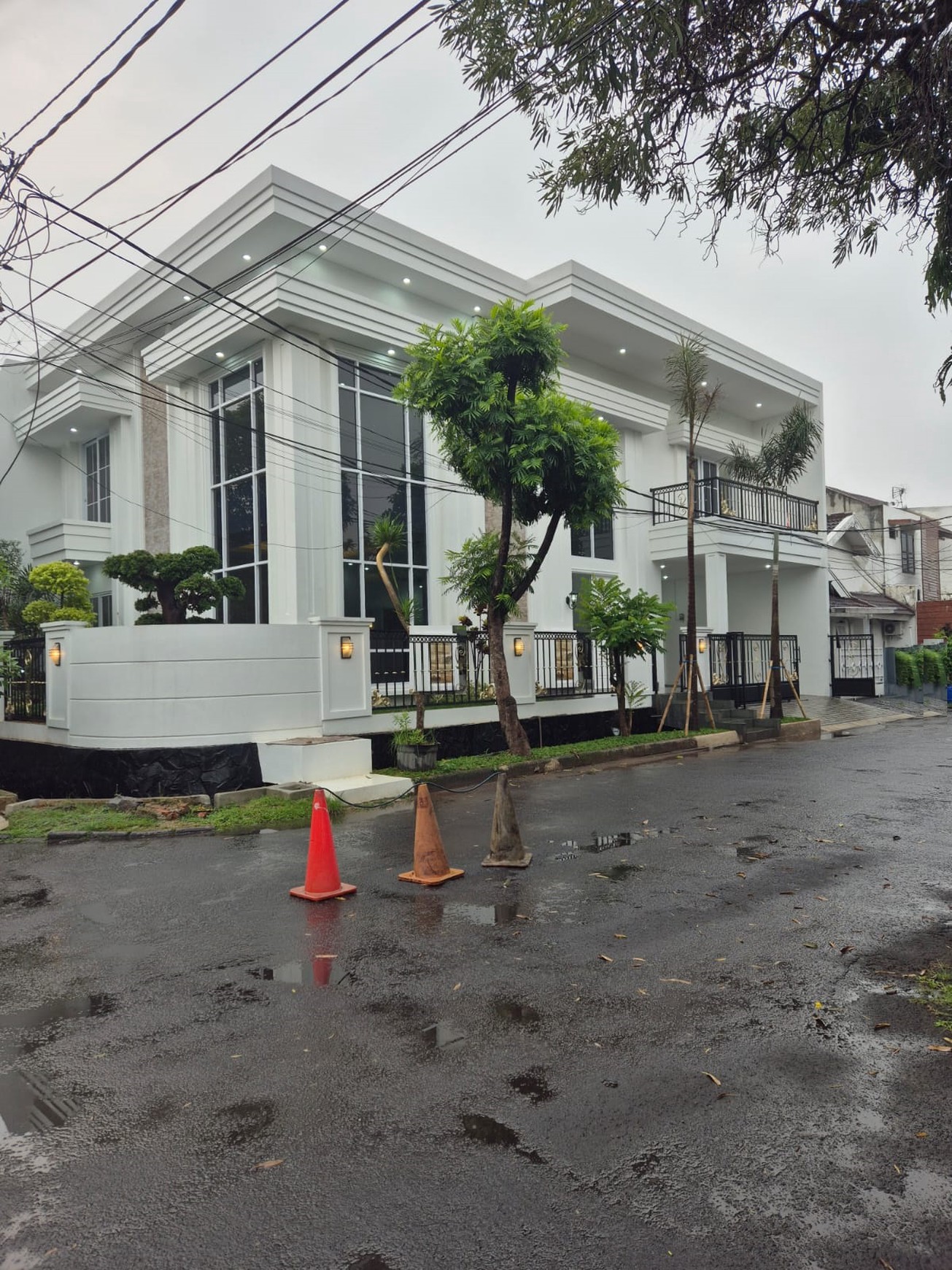 Rumah brand New, Luxury bagus, Kemanan 24 Jam di Bintaro Sektor 9