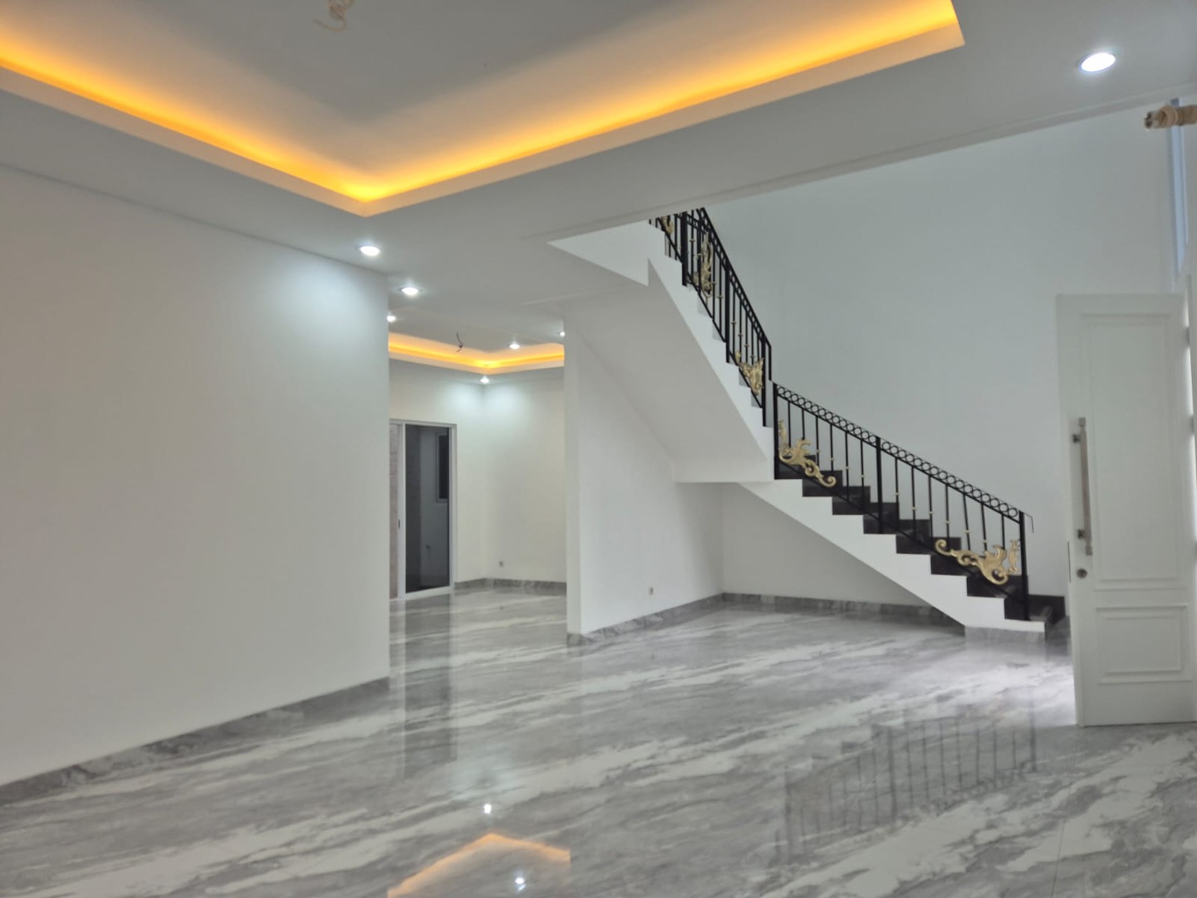 Rumah brand New, Luxury bagus, Kemanan 24 Jam di Bintaro Sektor 9