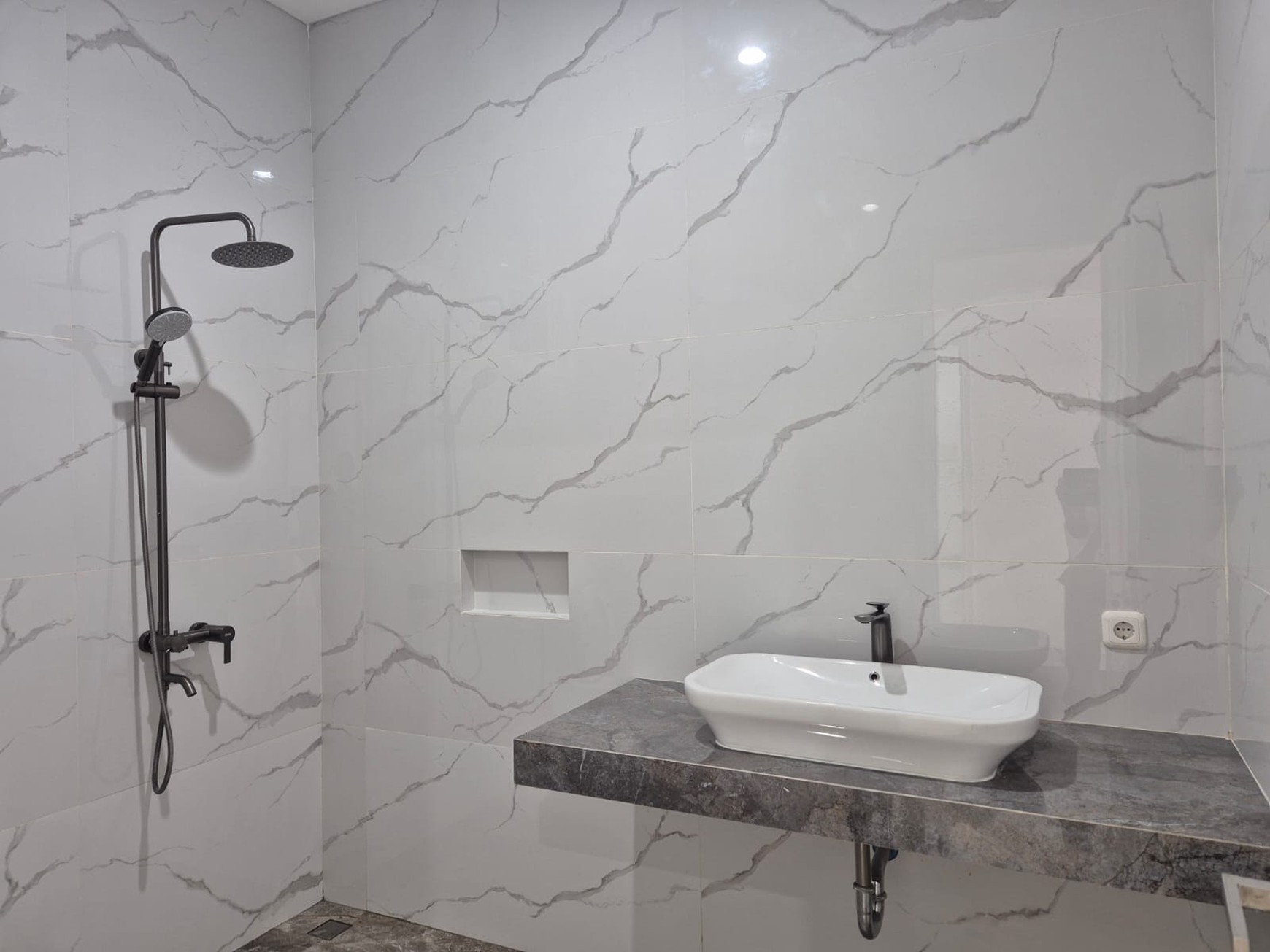 Rumah brand New, Luxury bagus, Kemanan 24 Jam di Bintaro Sektor 9