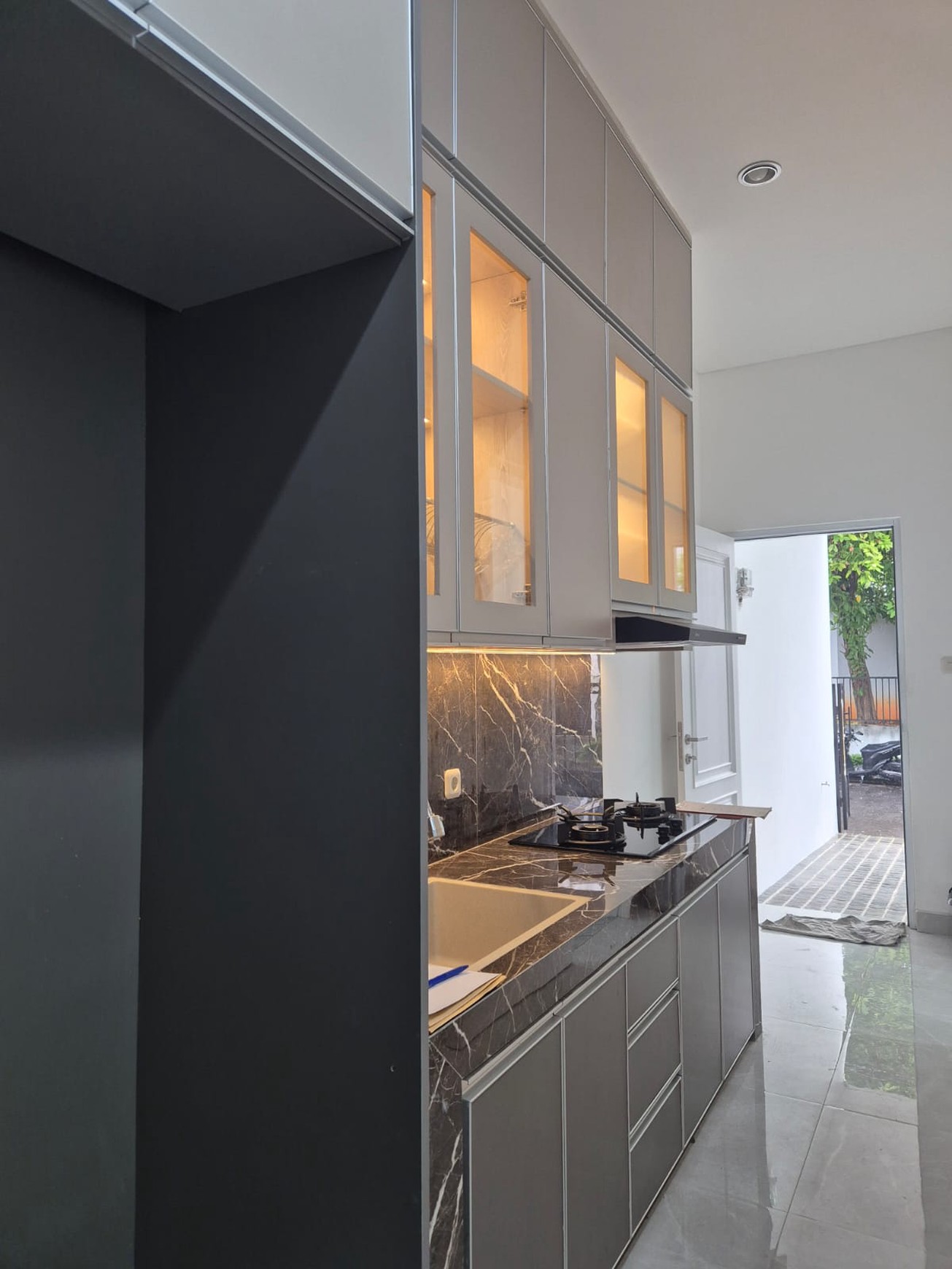 Rumah brand New, Luxury bagus, Kemanan 24 Jam di Bintaro Sektor 9