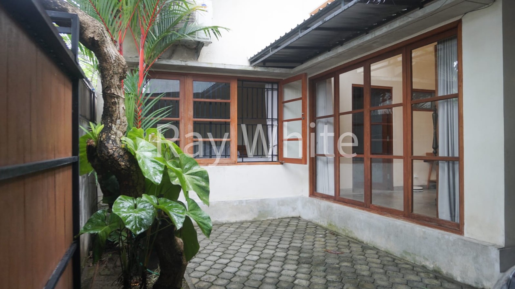 Freehold - Charming Villa Canggu, Bali - Modern Comfort & Tranquil Garden