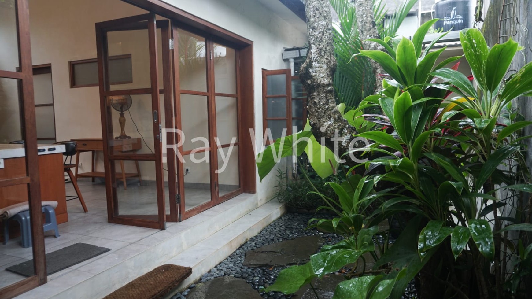 Freehold - Charming Villa Canggu, Bali - Modern Comfort & Tranquil Garden