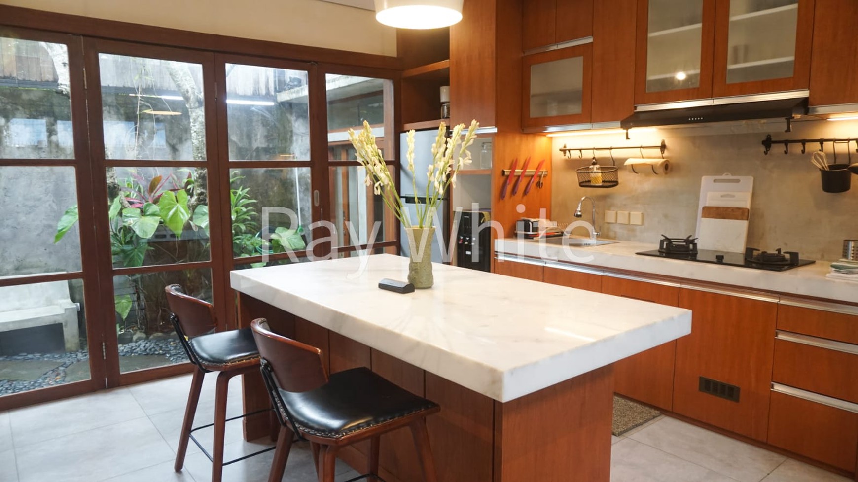 Freehold - Charming Villa Canggu, Bali - Modern Comfort & Tranquil Garden