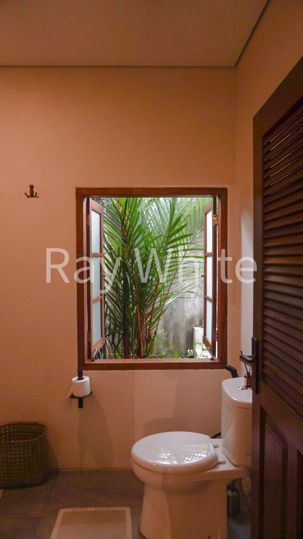 Freehold - Charming Villa Canggu, Bali - Modern Comfort & Tranquil Garden