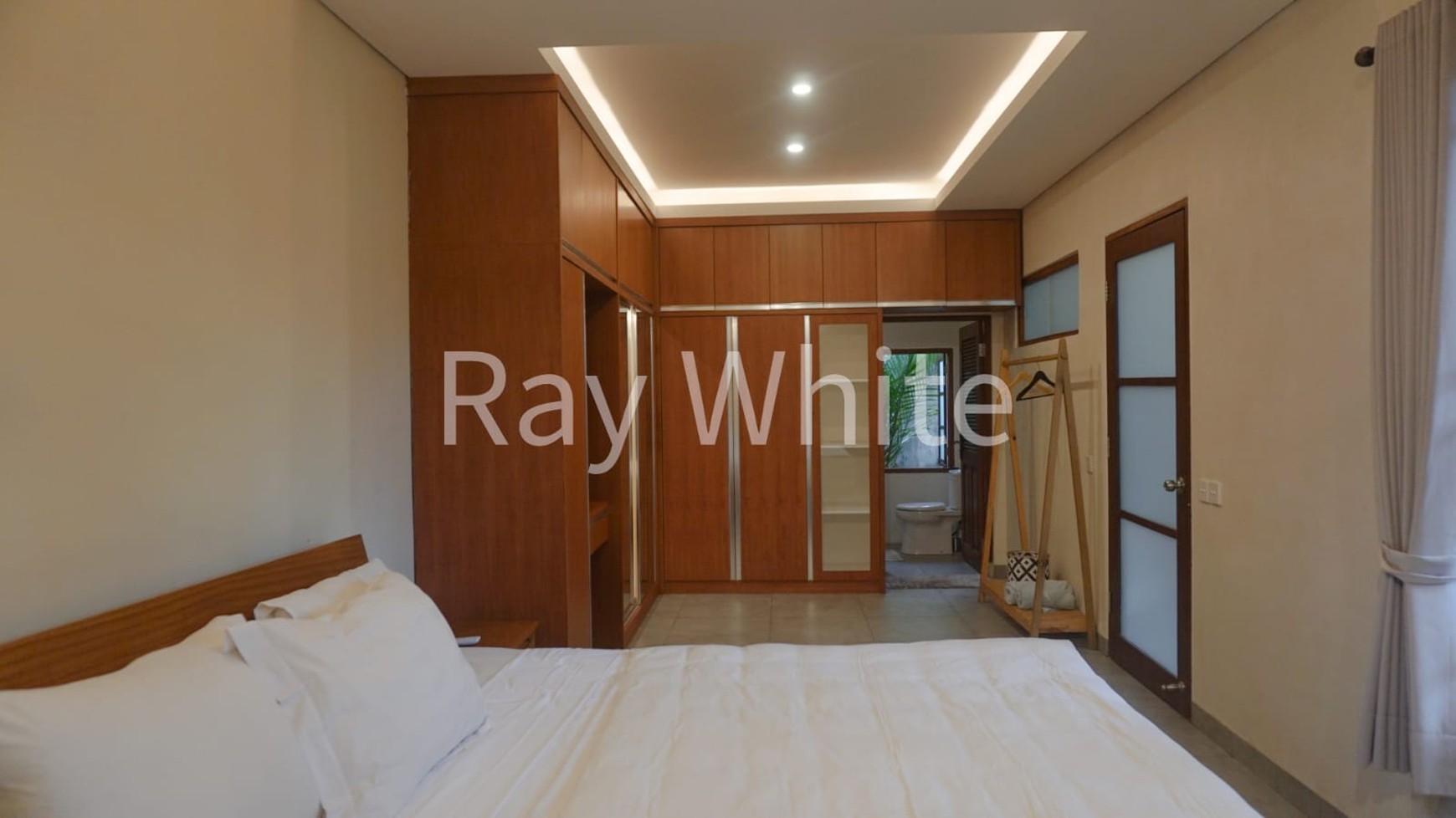 Freehold - Charming Villa Canggu, Bali - Modern Comfort & Tranquil Garden