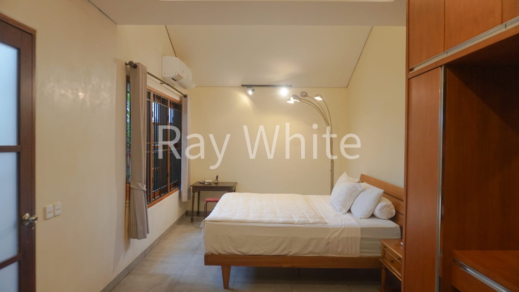 Freehold - Charming Villa Canggu, Bali - Modern Comfort & Tranquil Garden