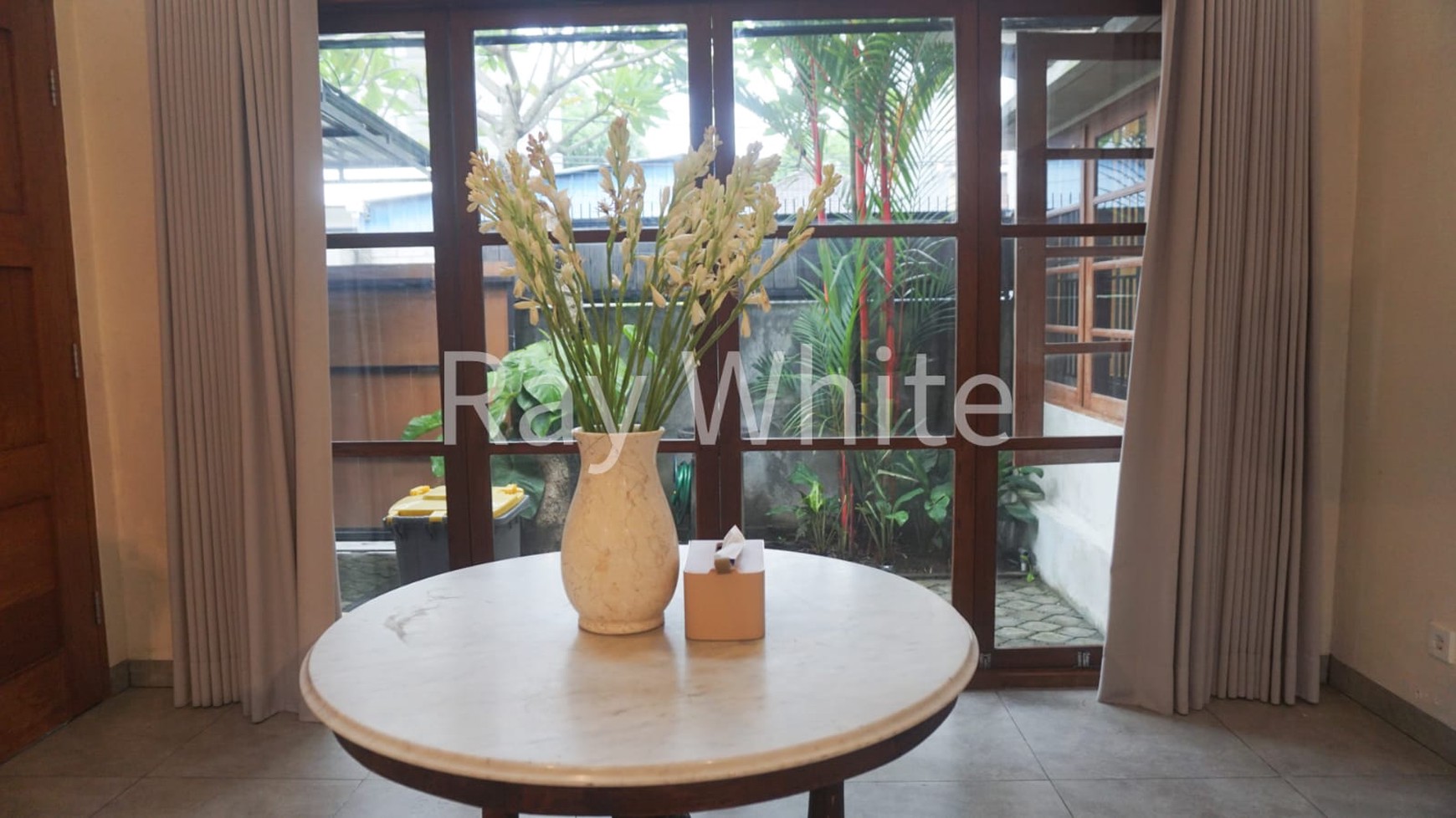 Freehold - Charming Villa Canggu, Bali - Modern Comfort & Tranquil Garden