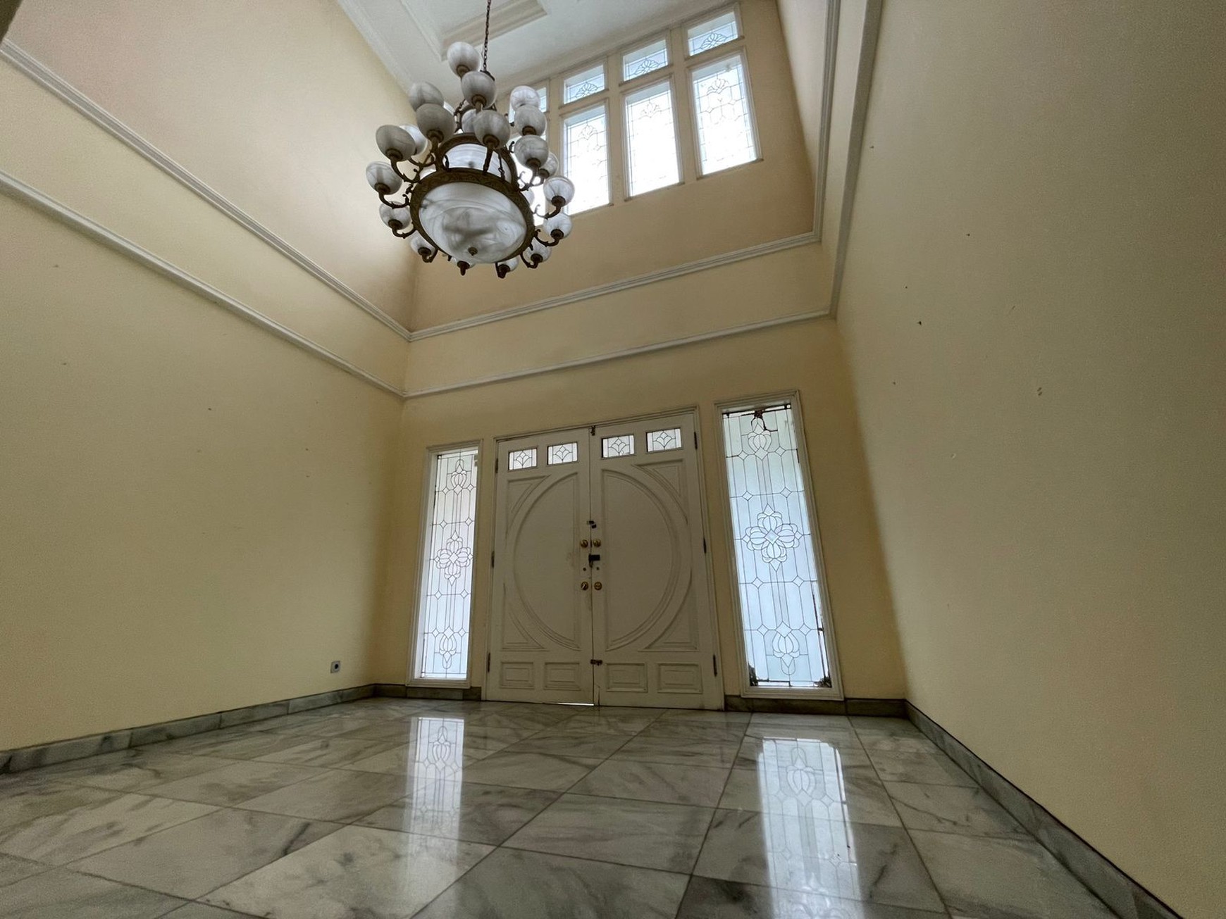 Dijual rumah di taman lebak bulus lokasi strategis