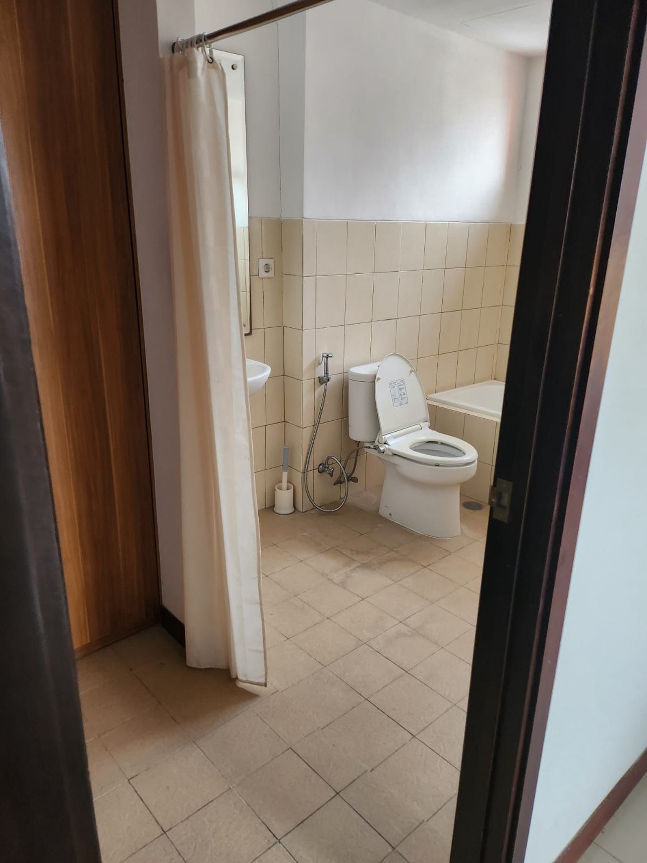 Dijual Unit Apartemen The Aspen Residences Lokasi Strategis Cocok Untuk Anak Muda
