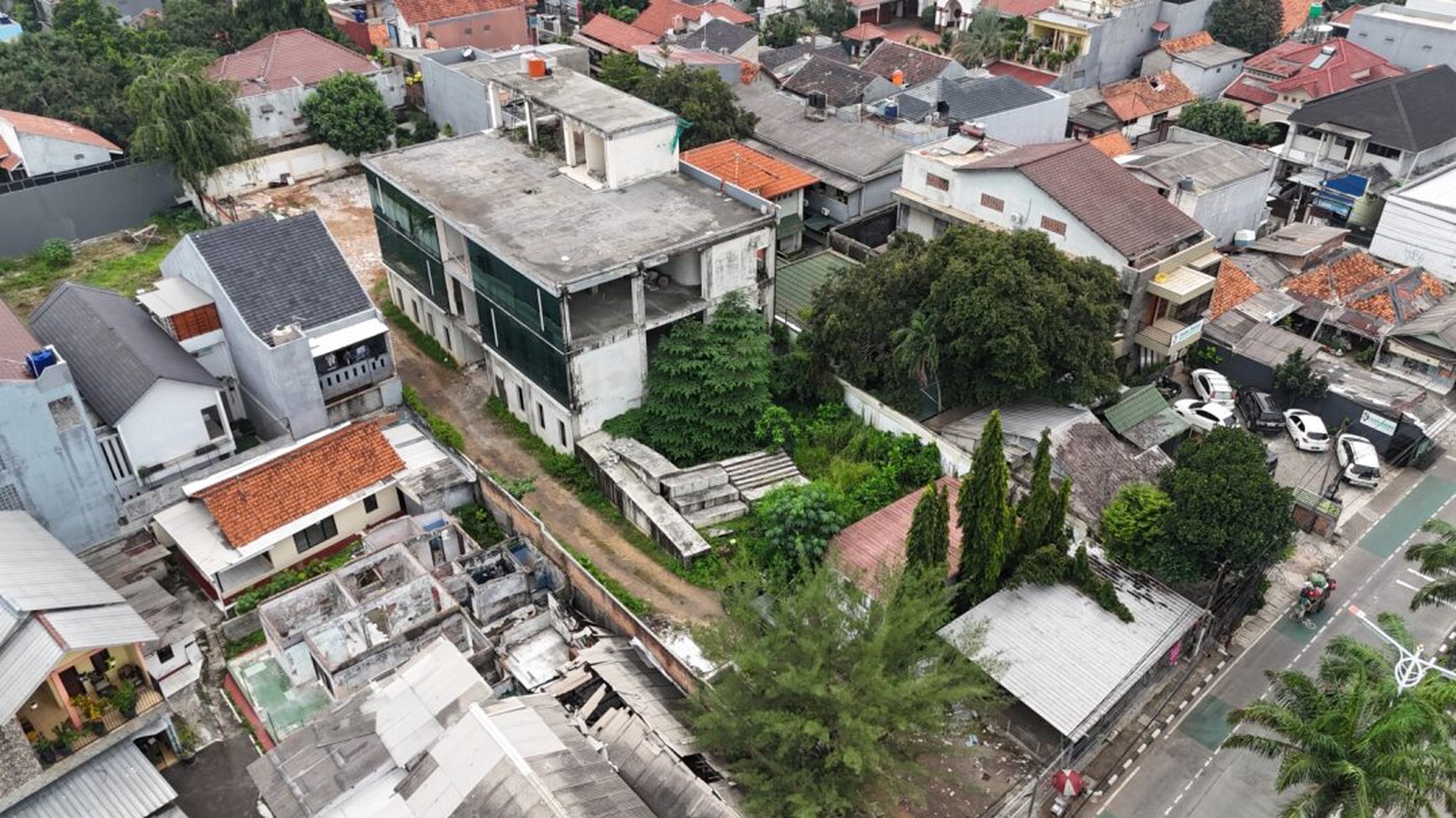 Gedung Komersial Strategis di Pasar Minggu - Ragunan