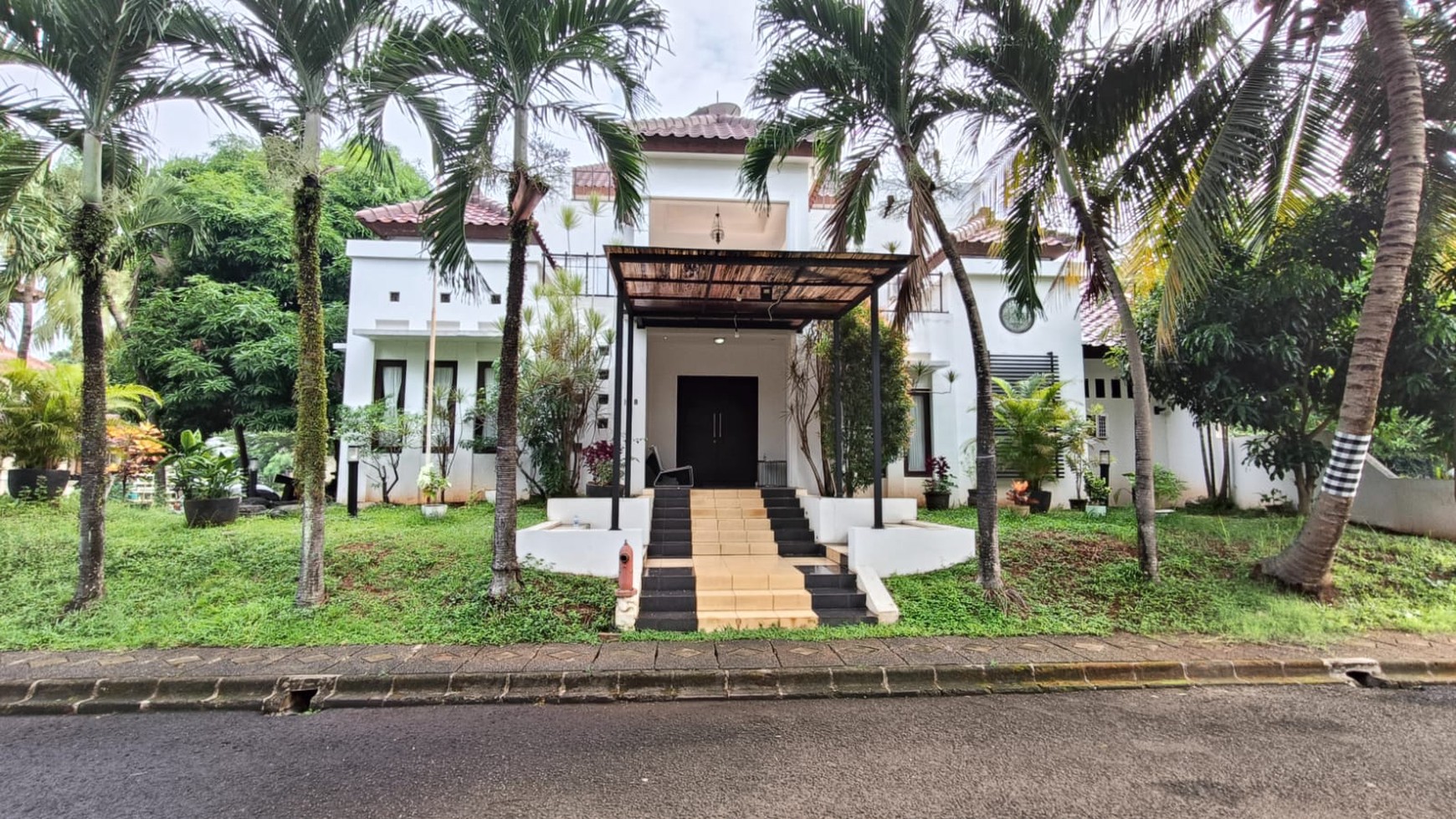 Rumah Bagus, Mewah, Siap huni dalan Cluster Premium di Bintaro Sektor 9