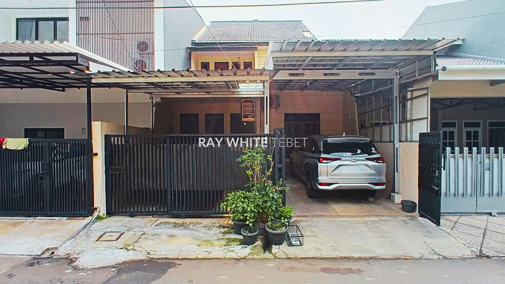 Rumah 2 Lantai Siap Huni di Taman Alfa Indah - SHM, Lokasi Strategis!