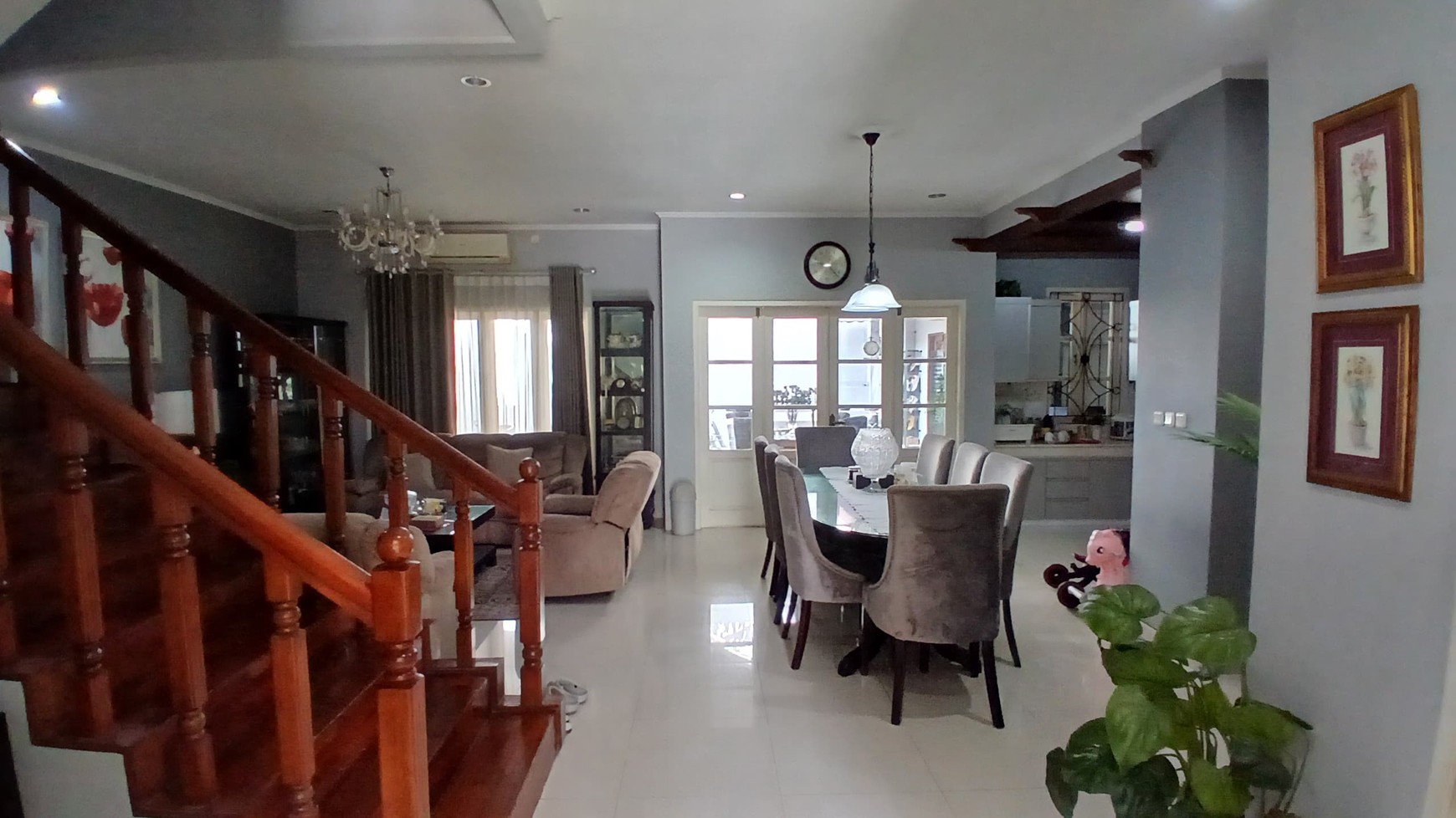 Rumah keren dijual di Puri Cinere, letak Strategis, di perumahan yg bagus