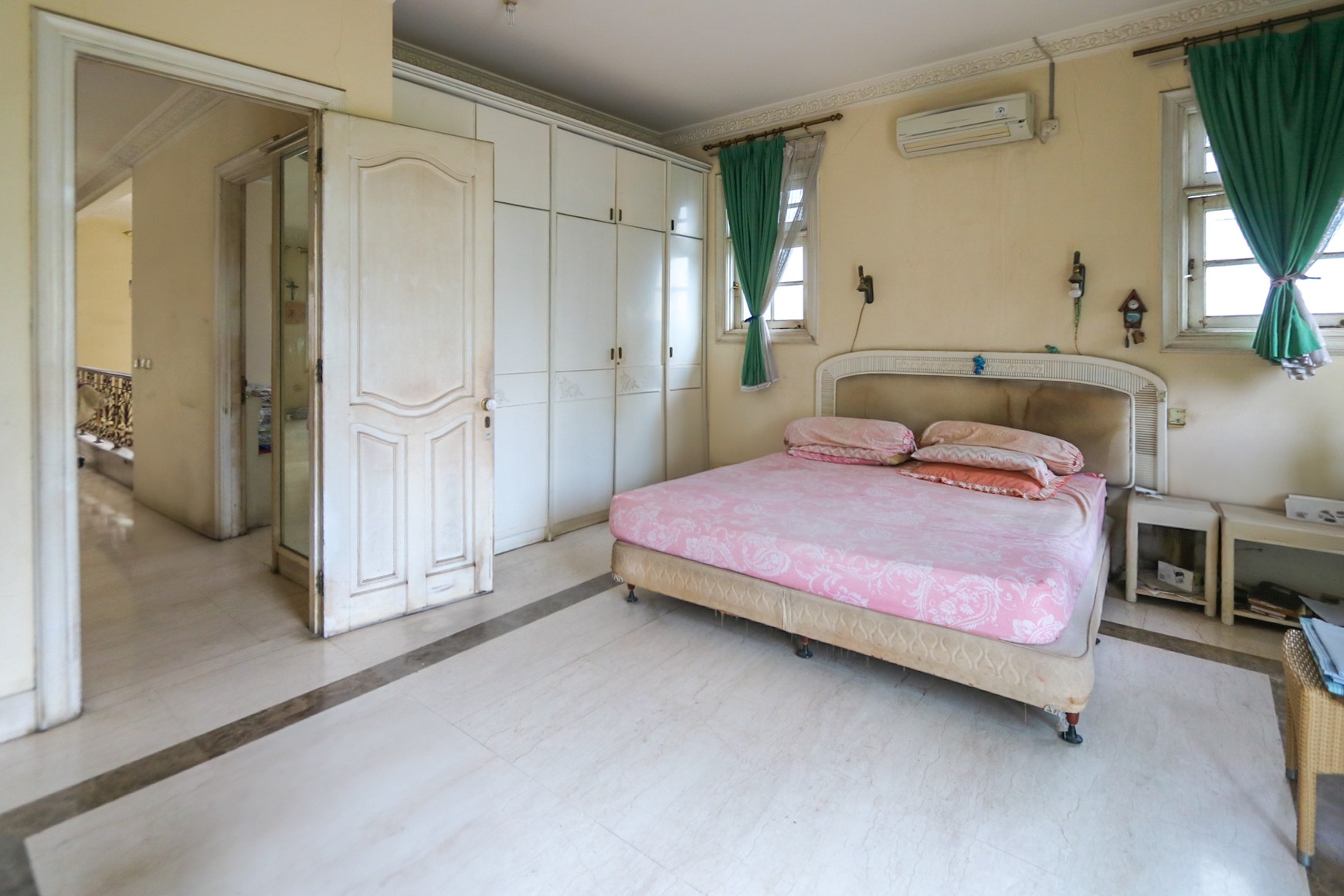 RUMAH DALAM CLUSTER ASRI & NYAMAN DI LEGENDA WISATA, CIBUBUR, AKSES MUDAH KE KOTA WISATA, SENTUL CITY