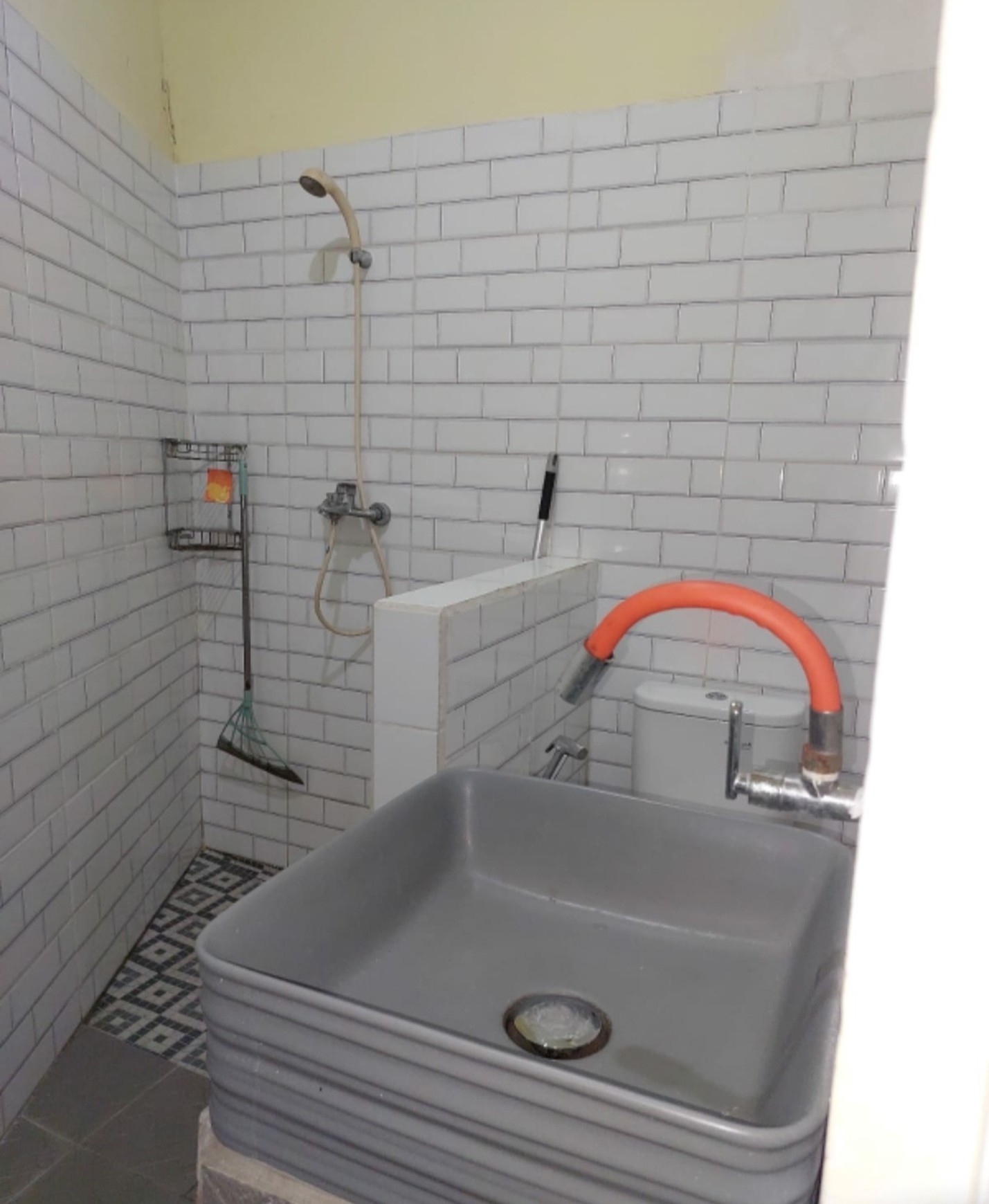 Paviliun rumah kecil furnished halaman luas di Pesanggrahan Jakarta Selatan