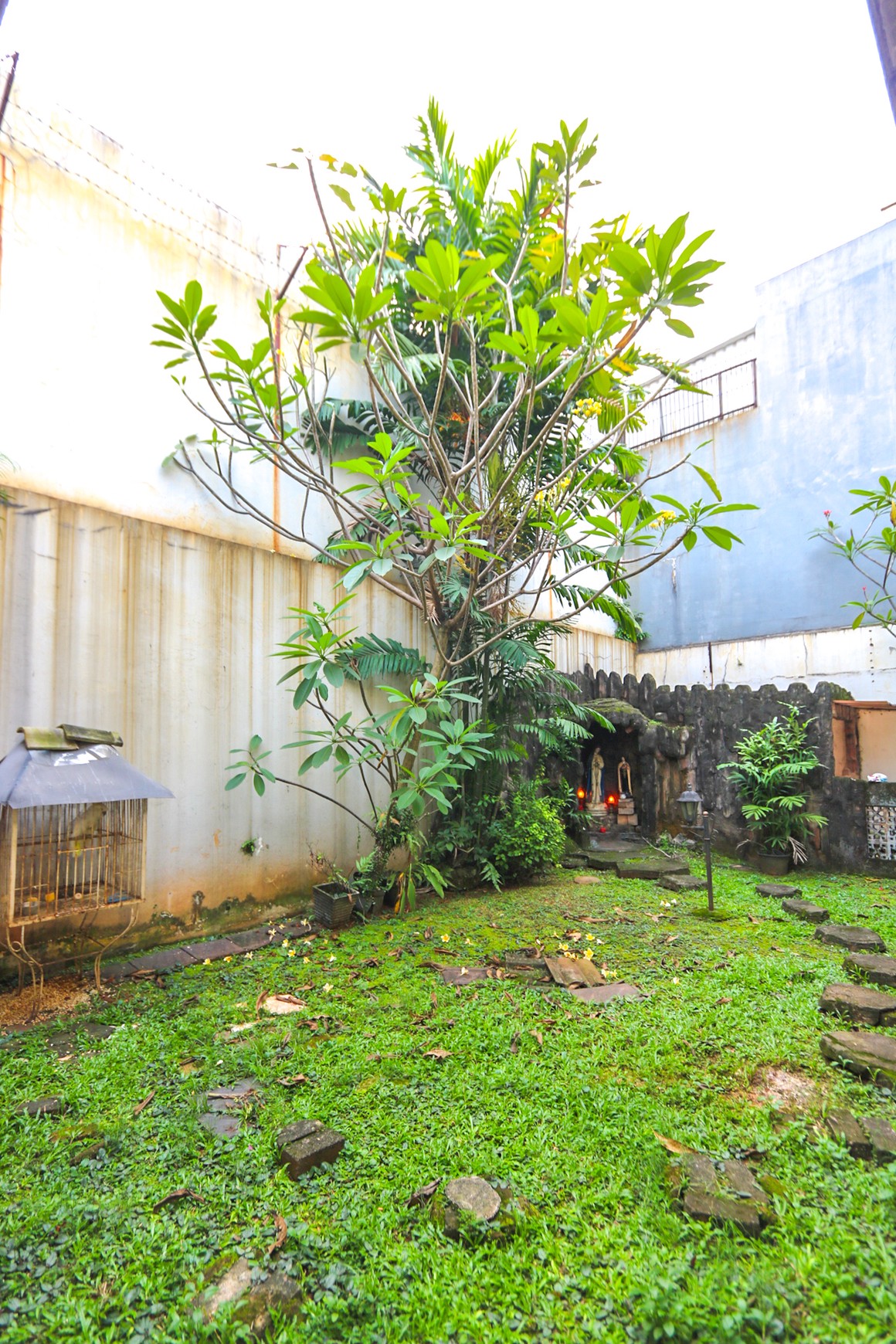 RUMAH DALAM CLUSTER ASRI & NYAMAN DI LEGENDA WISATA, CIBUBUR, AKSES MUDAH KE KOTA WISATA, SENTUL CITY.