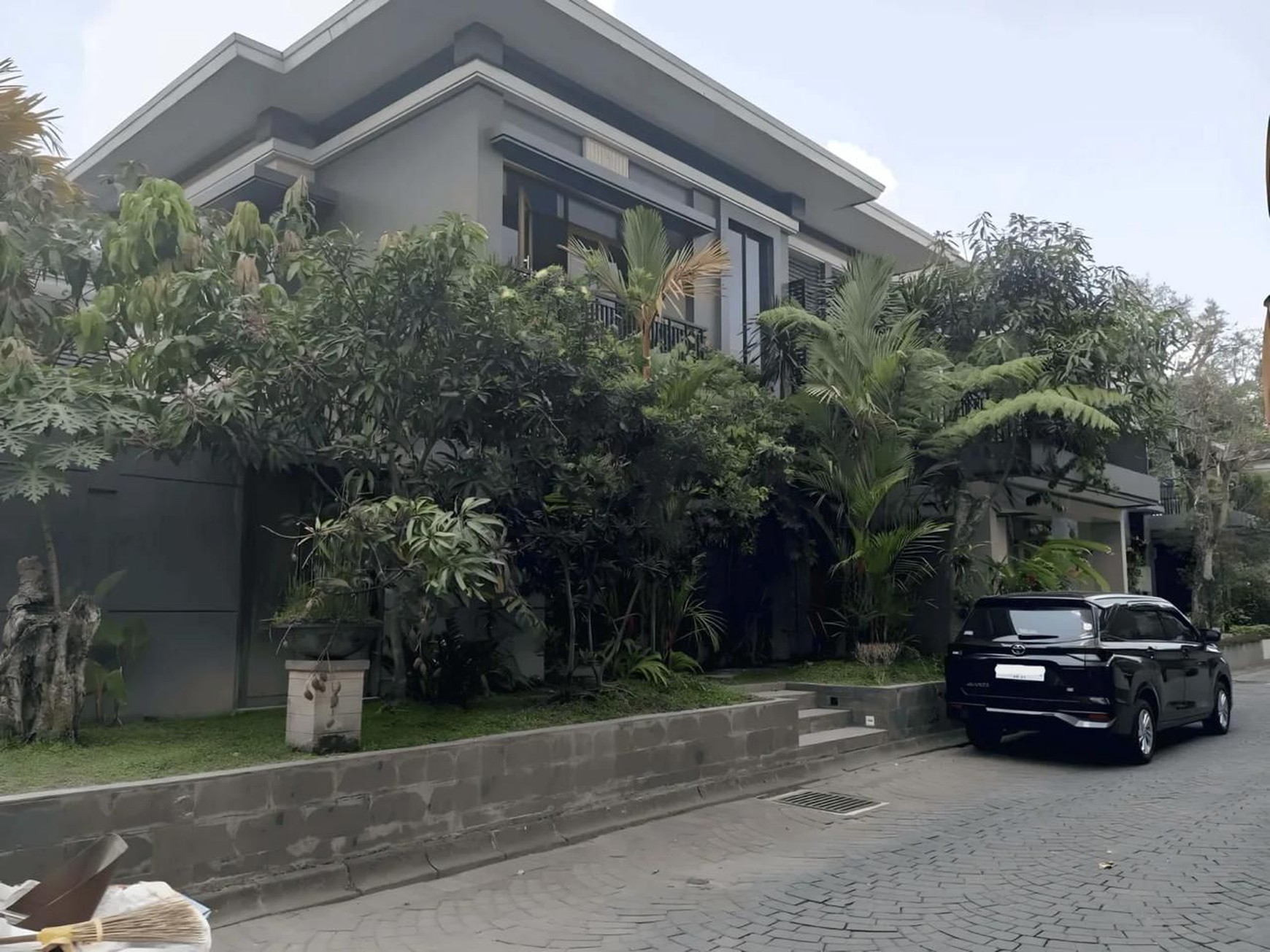 Rumah Mewah Semi Furnish DalamPerum Taman Palagan Asri Ngaglik Sleman