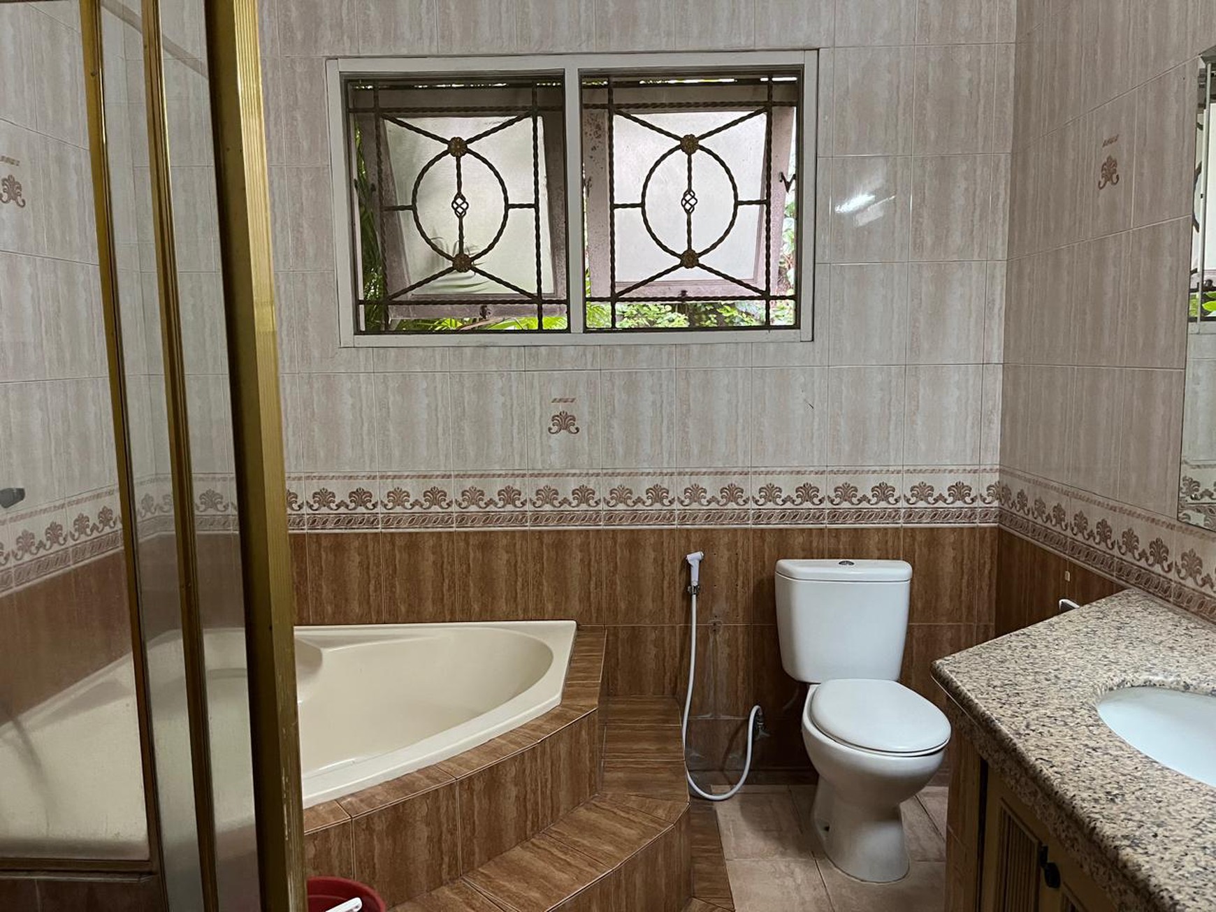 Rumah luas, 2 lantai lokasi strategid di Pasar Minggu- Jaksel