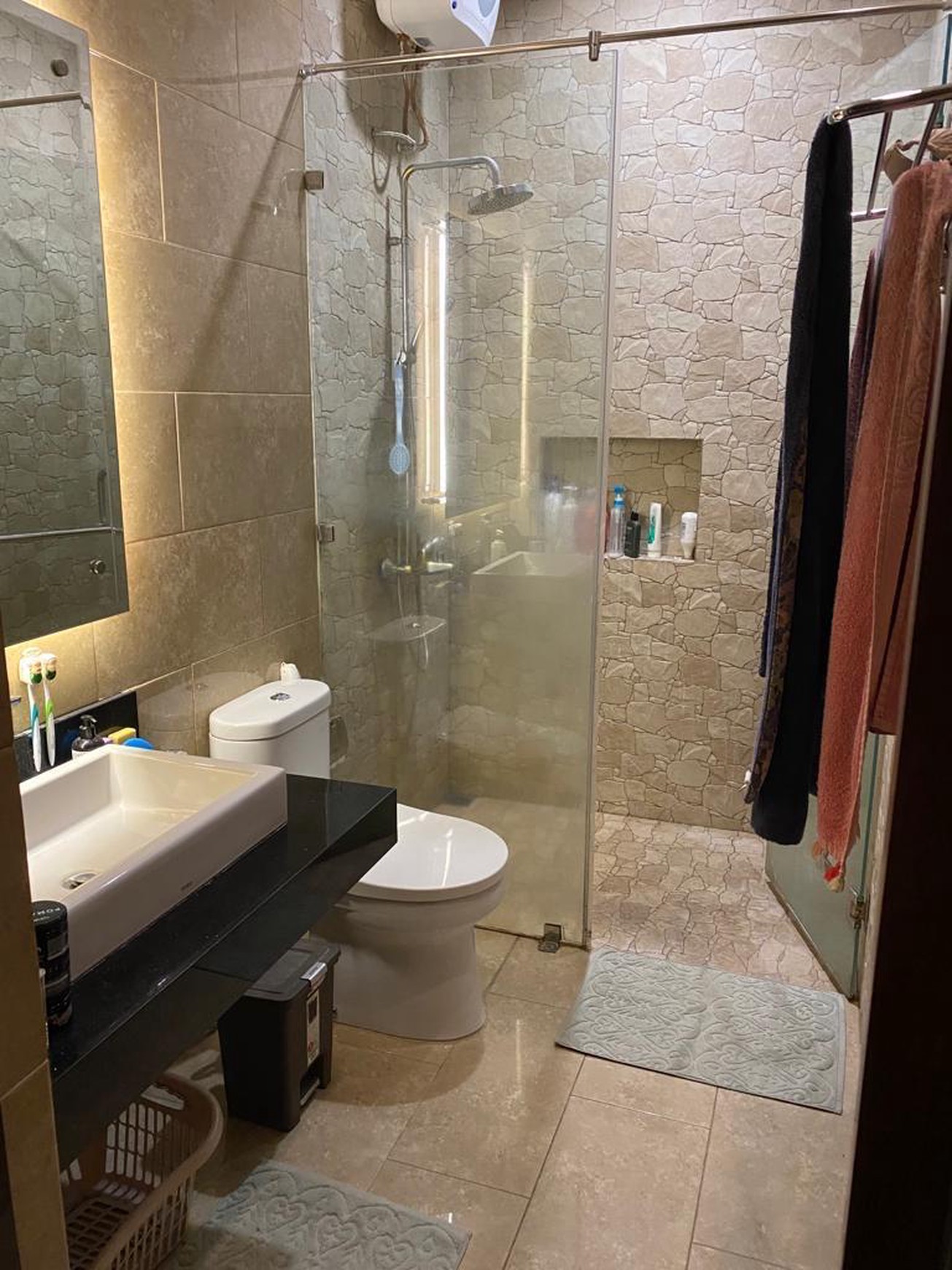 Dijual rumah di De Latinos Costa Rica BSD