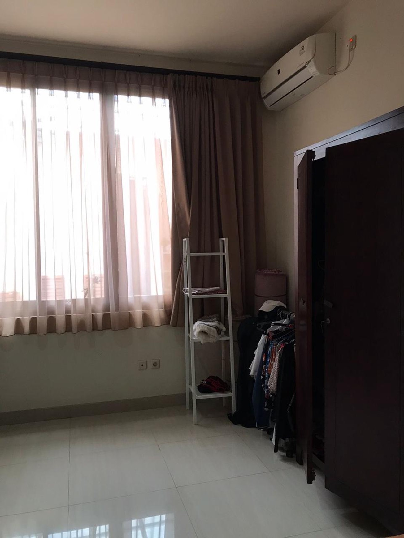 Dijual rumah di De Latinos Costa Rica BSD