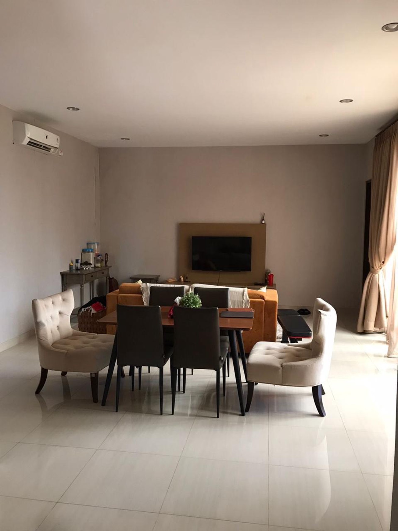 Dijual rumah di De Latinos Costa Rica BSD