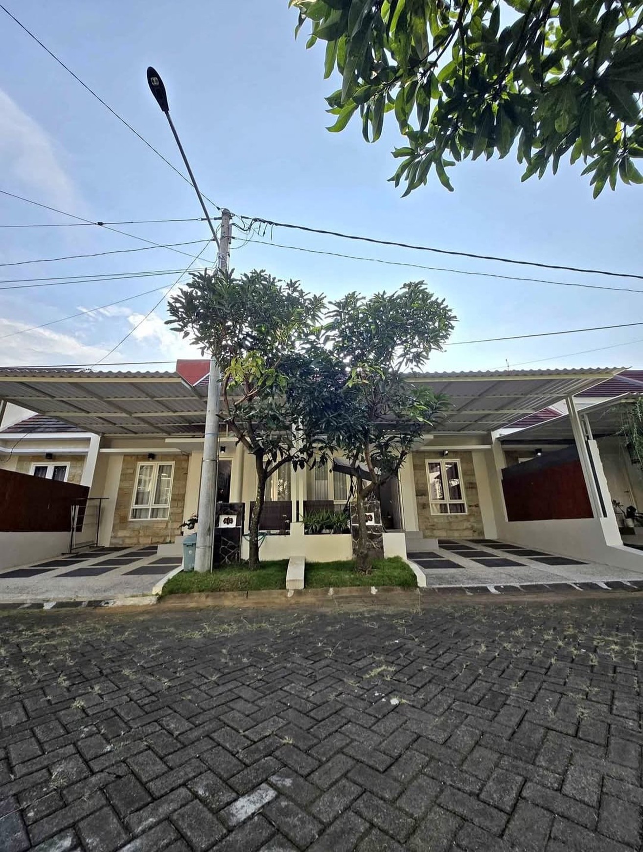 RUMAH ASRI LINGKUNGAN NYAMAN SIAP DIHUNI DI WAGIR MALANG 2 RUMAH SEKALIGUS 840JT!!