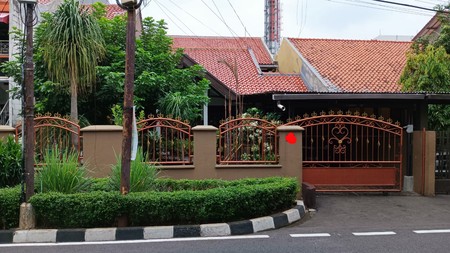 Rumah  Dalam Komplek di Pejompongan  Jakarta Selatan