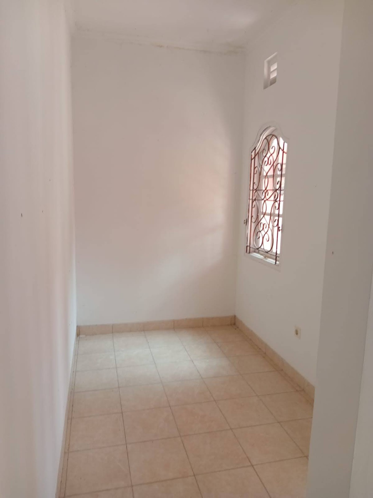 Dijual Rumah Mungil Dengan Halaman Luas di Sentul City, Bogor