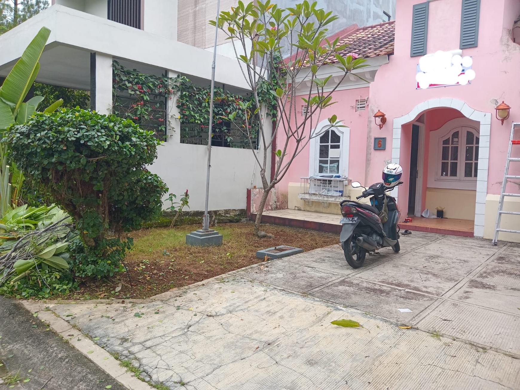 Dijual Rumah Mungil Dengan Halaman Luas di Sentul City, Bogor