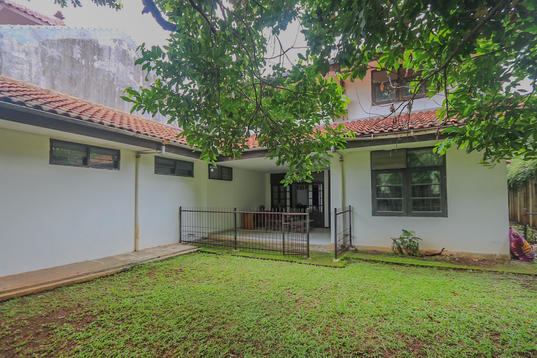 RUMAH KLASIK STRATEGIS CIPETE SELATAN, CILANDAK, AKSES MUDAH KEBAYORAN BARU, KEMANG, PONDOK INDAH.