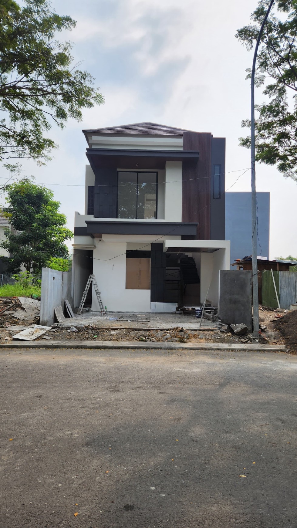 Dijual Rumah Baru Citraland Surabaya RAYA Luar Cluster Row Jalan LEBAR 4 Mobil
