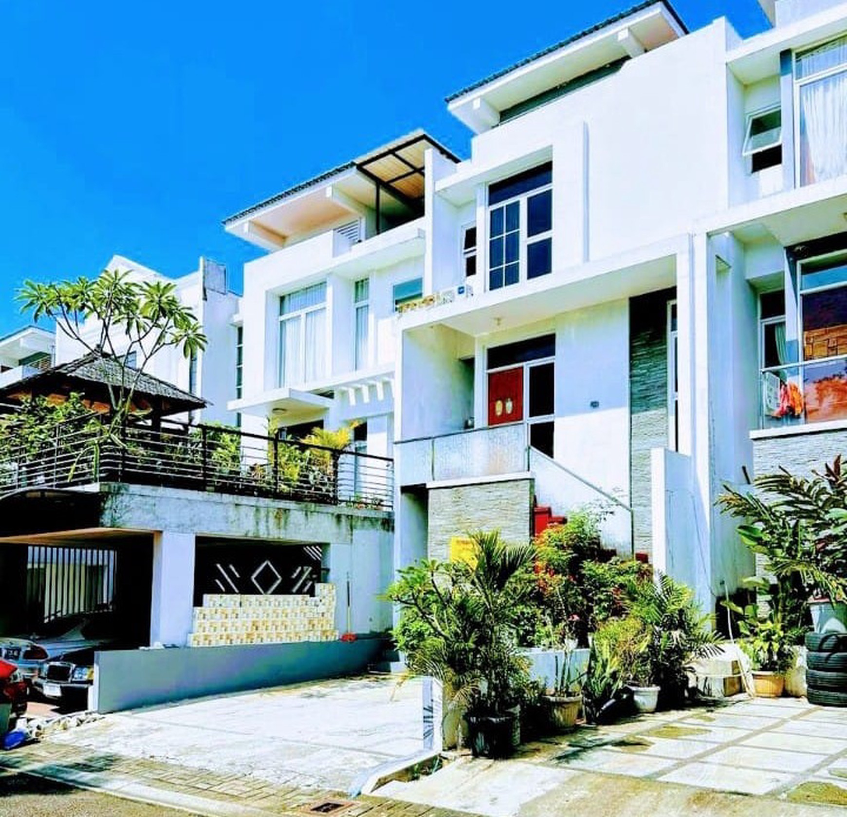 Rumah 3 Lantai Fully Furnished Kompleks Modern Hills Pondok Cabe