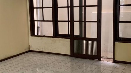 Rumah Strategis dengan Bangunan Kokoh @Kepodang, Bintaro.