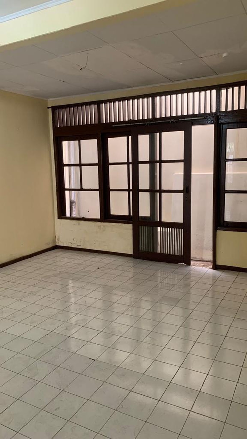 Rumah Strategis dengan Bangunan Kokoh @Kepodang, Bintaro.