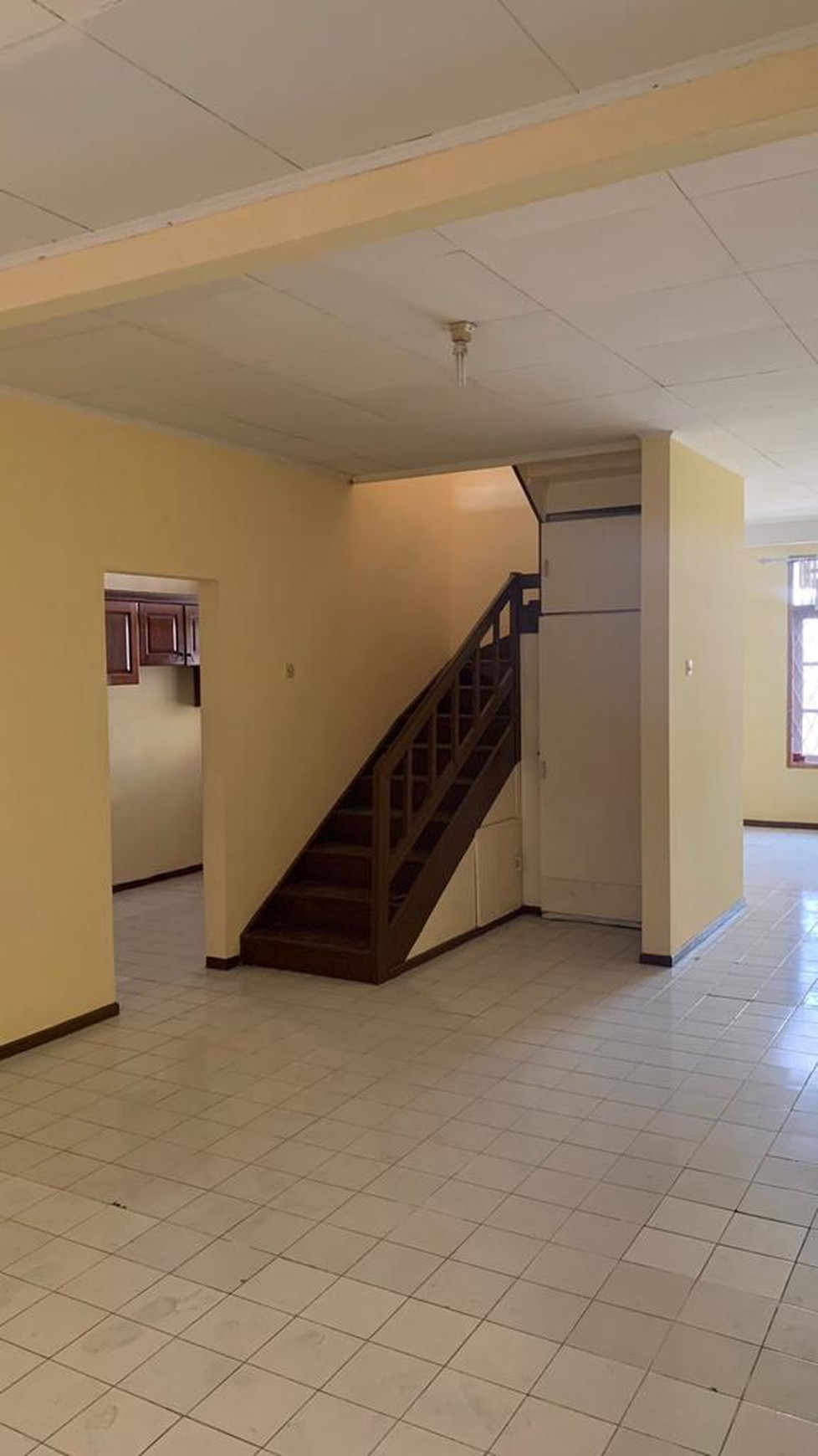Rumah Strategis dengan Bangunan Kokoh @Kepodang, Bintaro.