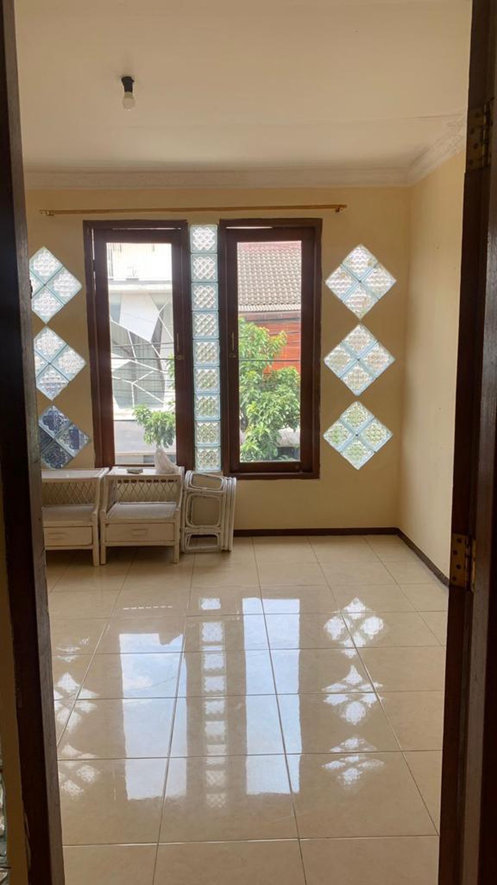 Rumah Strategis dengan Bangunan Kokoh @Kepodang, Bintaro.