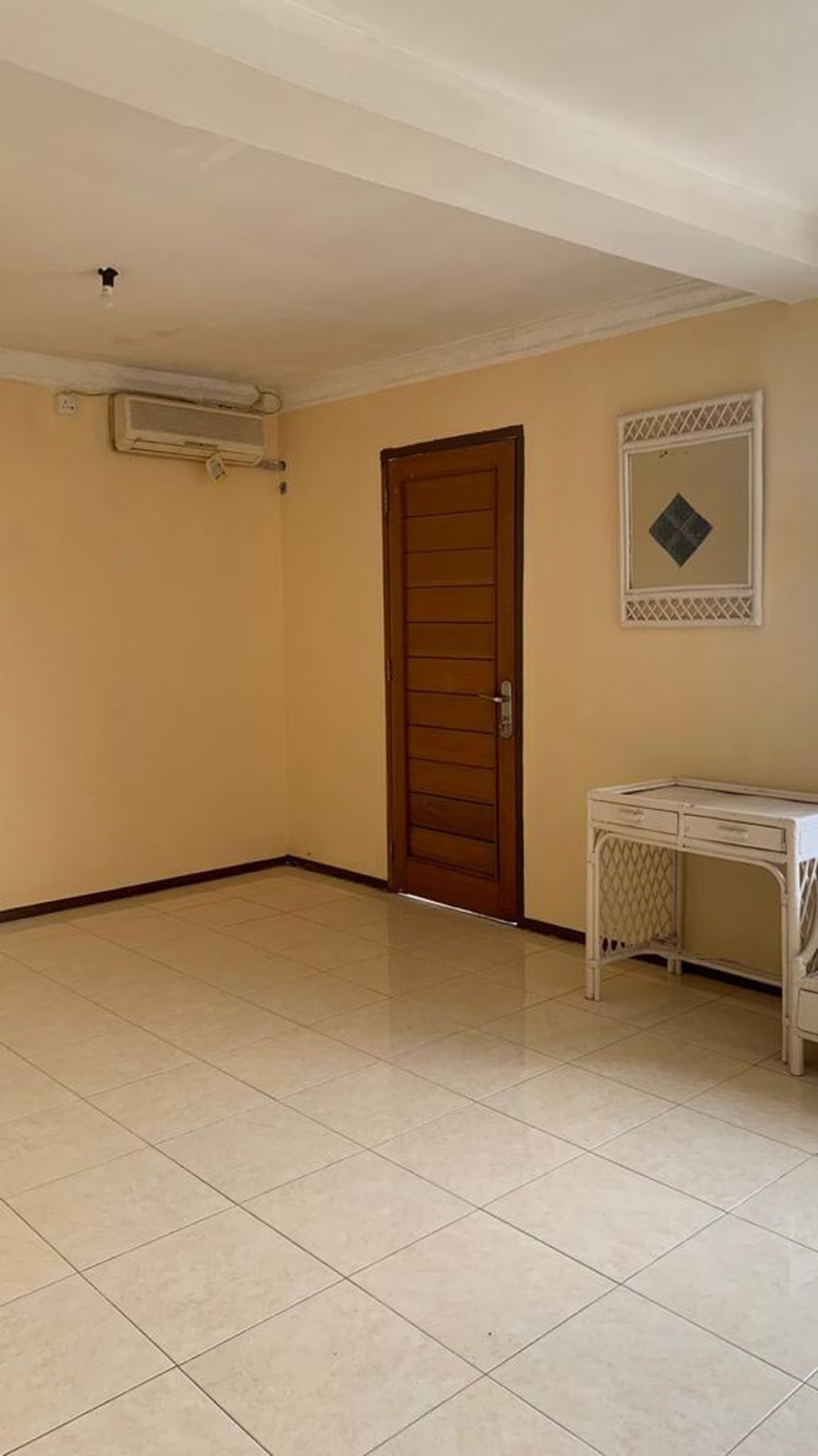 Rumah Strategis dengan Bangunan Kokoh @Kepodang, Bintaro.