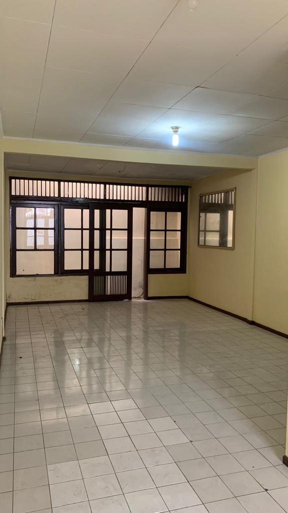 Rumah Strategis dengan Bangunan Kokoh @Kepodang, Bintaro.