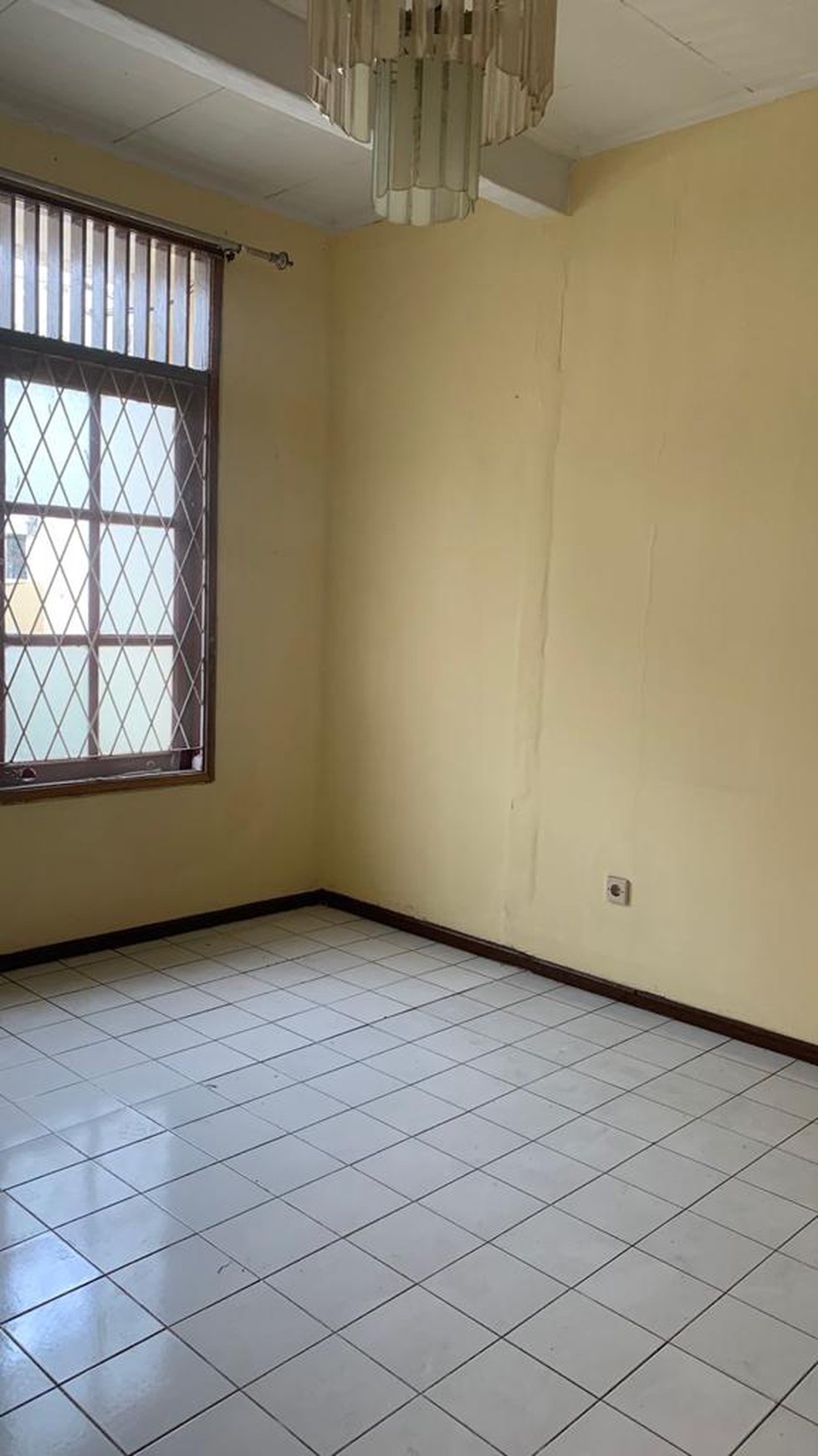 Rumah Strategis dengan Bangunan Kokoh @Kepodang, Bintaro.