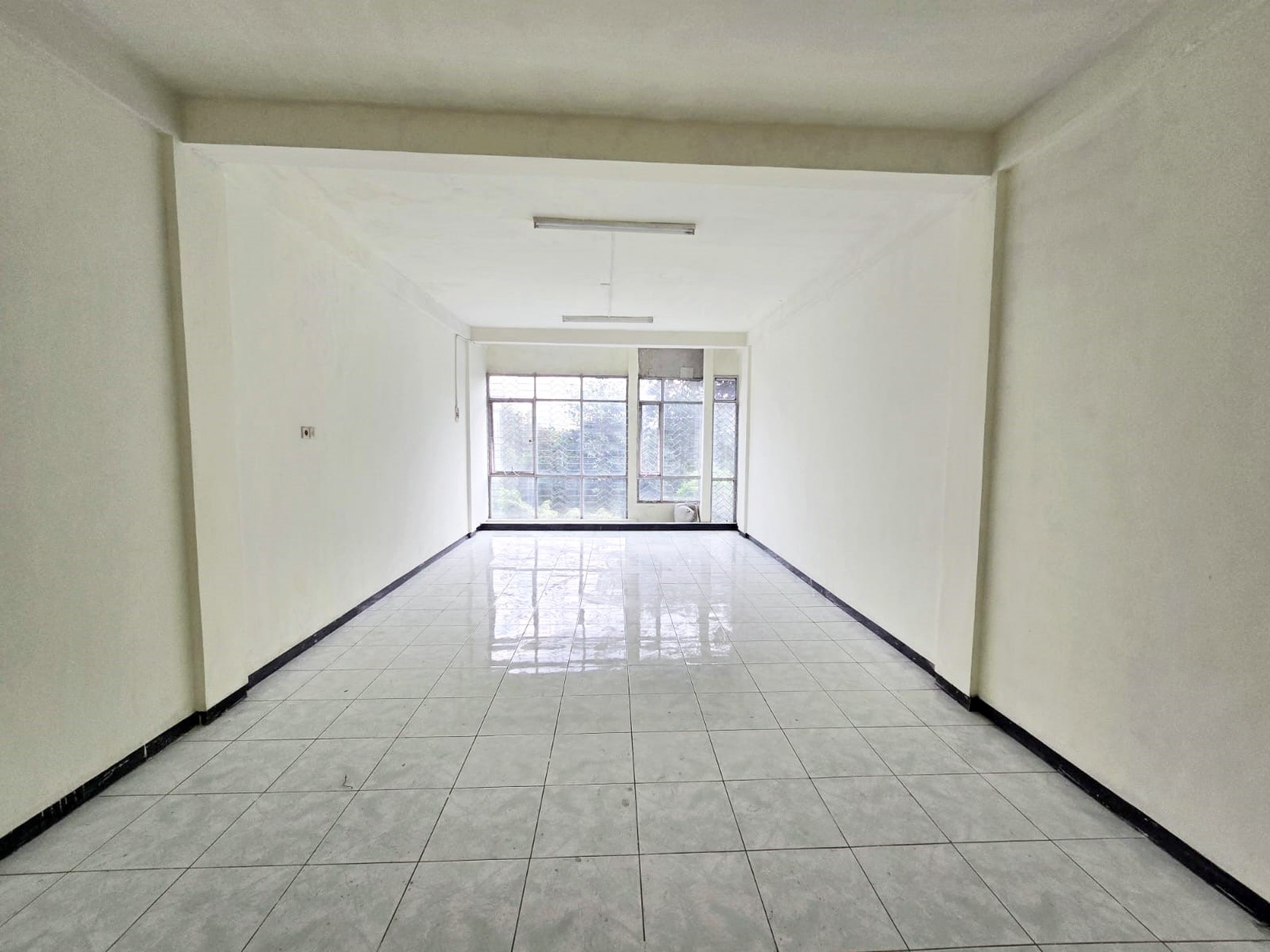 Ruko di Raya Jemursari Surabaya Selatan, 3 Lantai, Lokasi Strategis Aktif & Ramai, Nol Jalan Raya