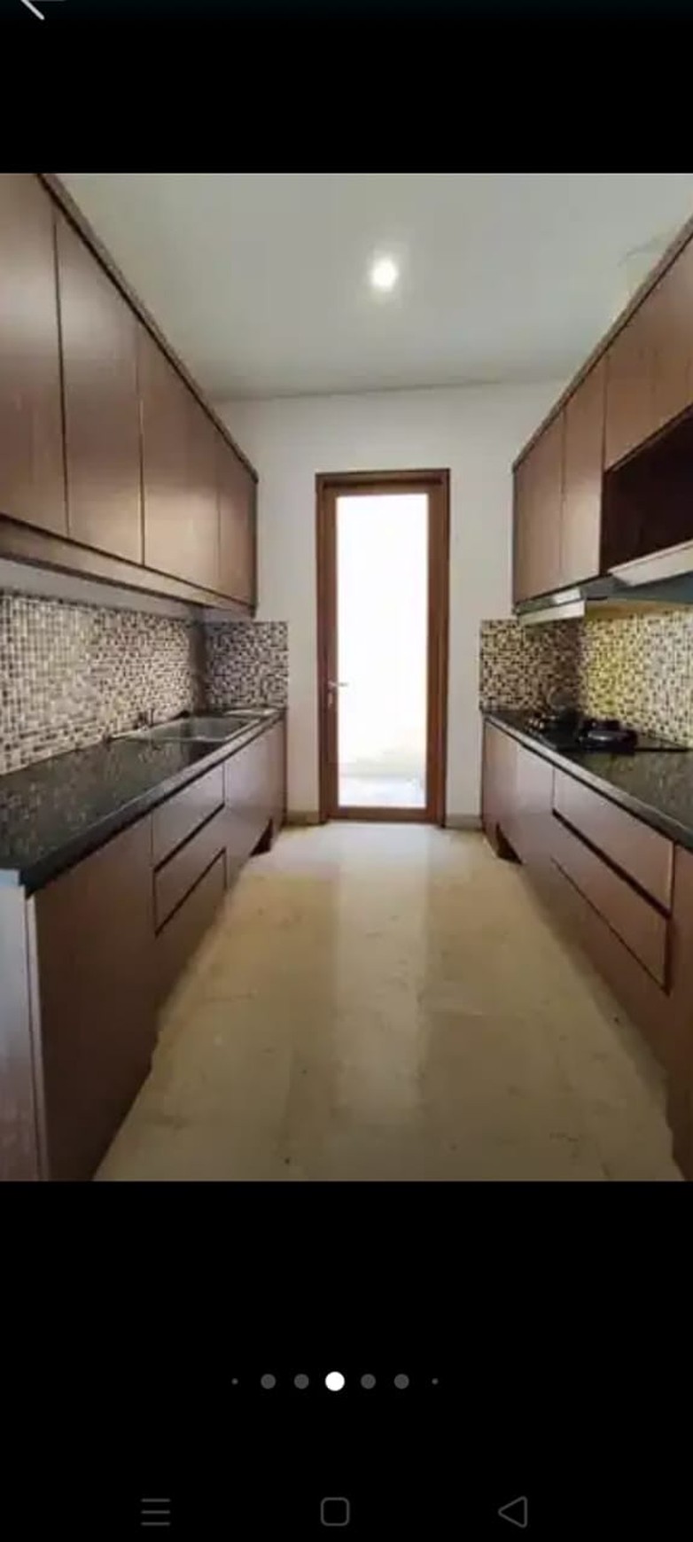 Rumah Siap Huni dengan Kolam Renang Pribadi diKemang, Jakarta Selatan