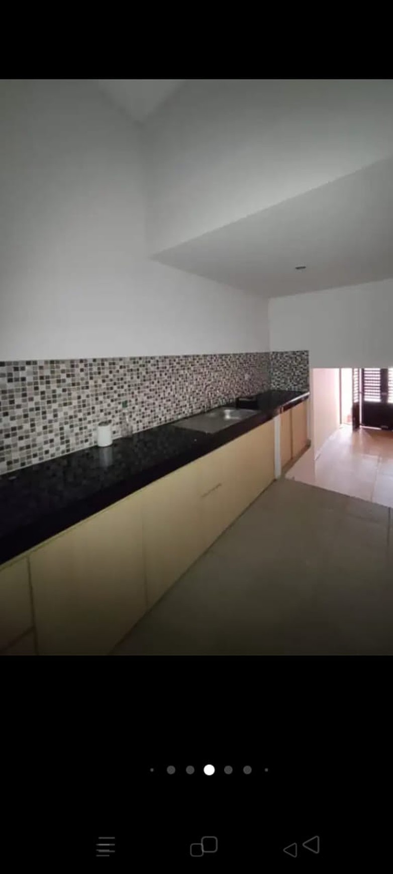 Rumah Siap Huni dengan Kolam Renang Pribadi diKemang, Jakarta Selatan
