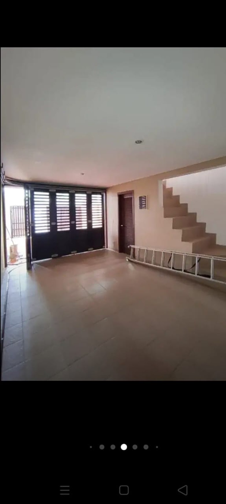 Rumah Siap Huni dengan Kolam Renang Pribadi diKemang, Jakarta Selatan