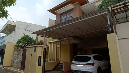  Rumah Siap Huni dengan Kolam Renang Pribadi diKemang, Jakarta Selatan