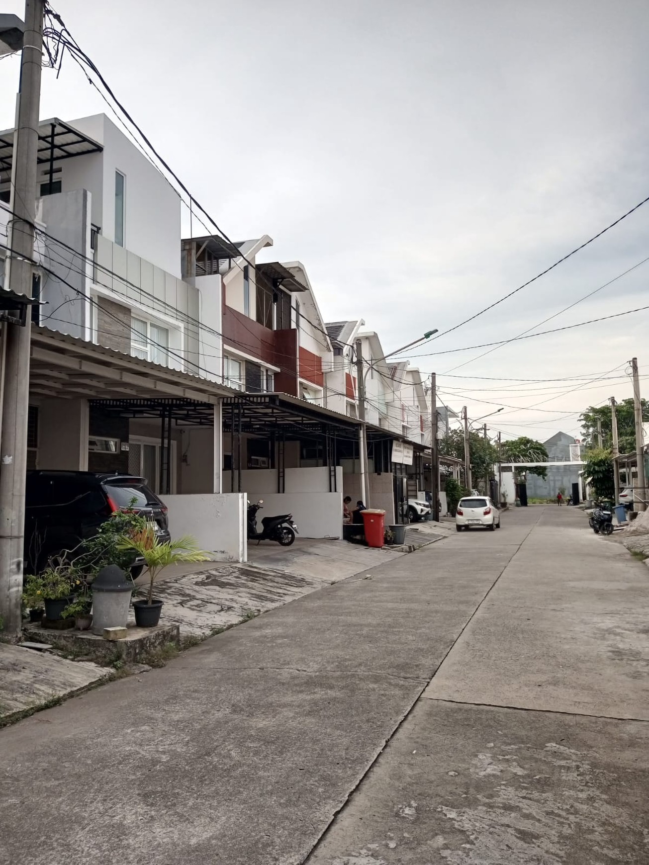 Rumah Imperial Gading, Cluster Saint Peter. Aman-nyaman-modern-minimalis