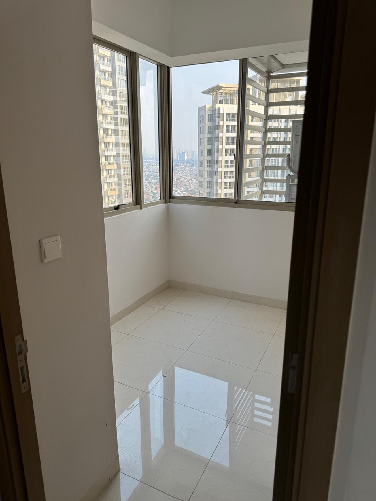 DIJUAL APARTMENT TAMAN ANGGREK 2bedroom