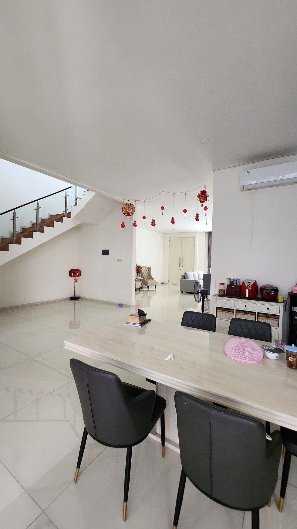 Dijual Rumah FULL FURNISHED Mewah Pakuwon Indah Surabaya Barat